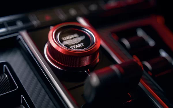 ���� ���������� Aston Martin Vantage S - 2025