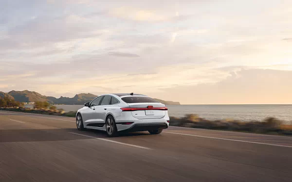 ���� ���������� Audi A6 Sportback e-tron US-spec - 2025