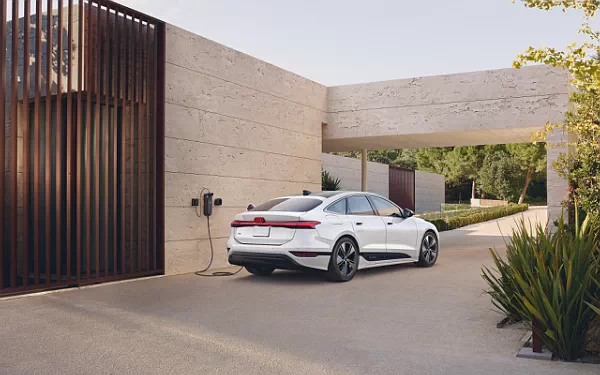 ���� ���������� Audi A6 Sportback e-tron US-spec - 2025