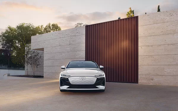 ���� ���������� Audi A6 Sportback e-tron US-spec - 2025