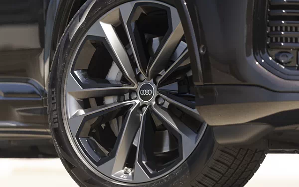 ���� ���������� Audi Q7 55 TFSI quattro (Tamarind Brown Metallic) US-spec - 2025