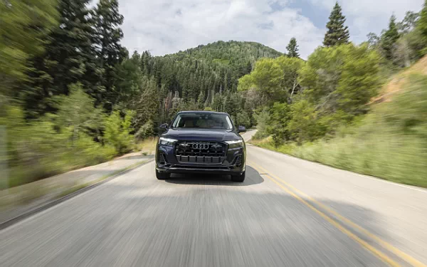 ���� ���������� Audi Q7 55 TFSI quattro (Waitomo Blue Metallic) US-spec - 2025