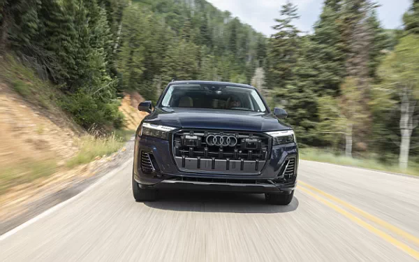 ���� ���������� Audi Q7 55 TFSI quattro (Waitomo Blue Metallic) US-spec - 2025