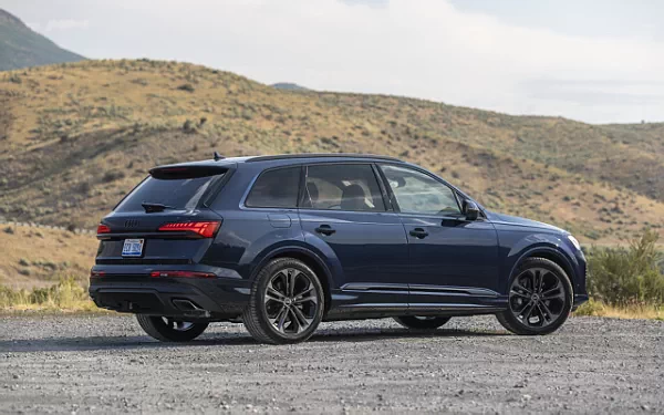 ���� ���������� Audi Q7 55 TFSI quattro (Waitomo Blue Metallic) US-spec - 2025