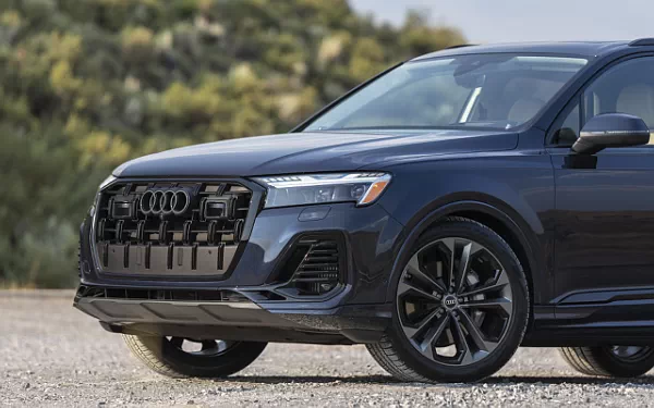 ���� ���������� Audi Q7 55 TFSI quattro (Waitomo Blue Metallic) US-spec - 2025