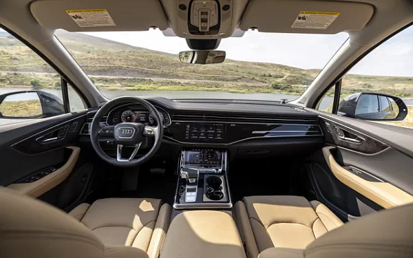 ���� ���������� Audi Q7 55 TFSI quattro (Waitomo Blue Metallic) US-spec - 2025