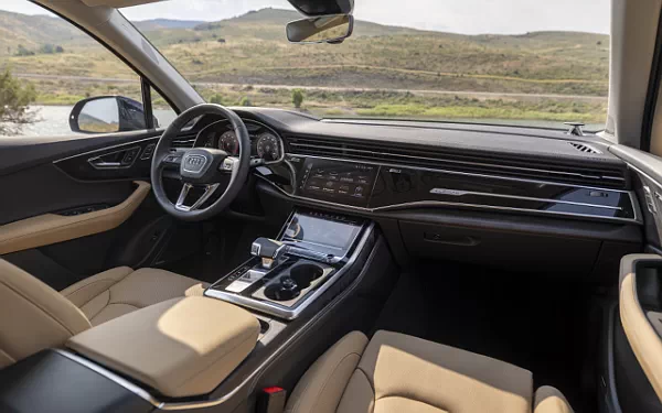 ���� ���������� Audi Q7 55 TFSI quattro (Waitomo Blue Metallic) US-spec - 2025