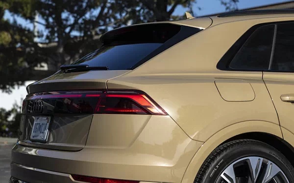 ���� ���������� Audi Q8 55 TFSI quattro S line (Sakhir Gold Metallic) US-spec - 2025