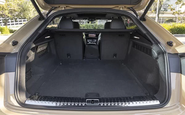 ���� ���������� Audi Q8 55 TFSI quattro S line (Sakhir Gold Metallic) US-spec - 2025