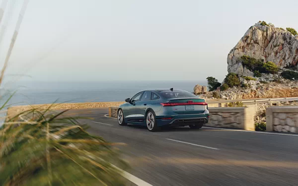 ���� ���������� Audi S6 Sportback e-tron US-spec - 2025