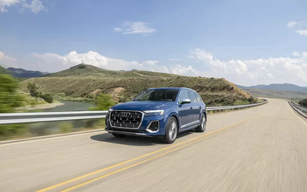 ���� ���������� Audi SQ7 TFSI (Ascari Blue Metallic) US-spec - 2025