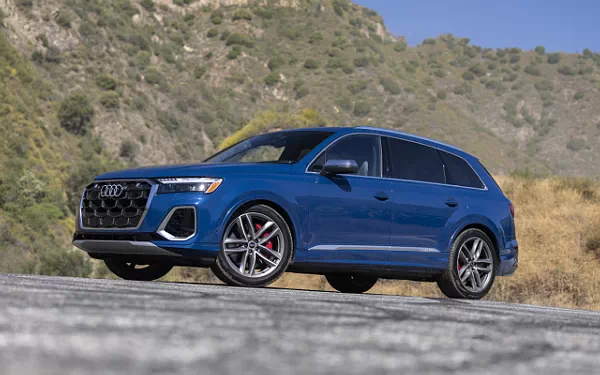 ���� ���������� Audi SQ7 TFSI (Ascari Blue Metallic) US-spec - 2025