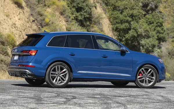 ���� ���������� Audi SQ7 TFSI (Ascari Blue Metallic) US-spec - 2025