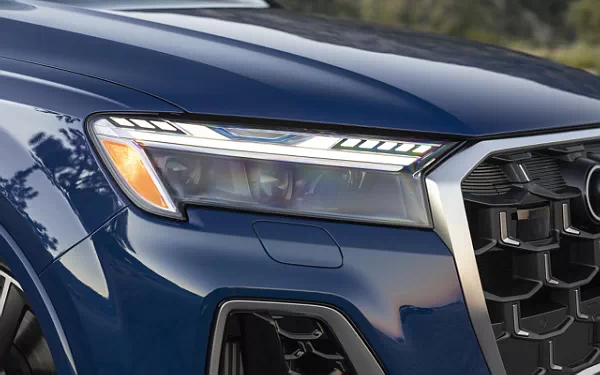���� ���������� Audi SQ7 TFSI (Ascari Blue Metallic) US-spec - 2025