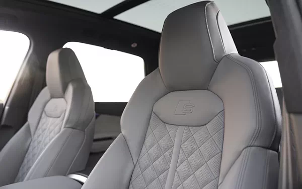 ���� ���������� Audi SQ7 TFSI (Ascari Blue Metallic) US-spec - 2025