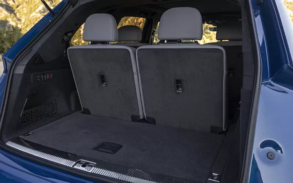 ���� ���������� Audi SQ7 TFSI (Ascari Blue Metallic) US-spec - 2025