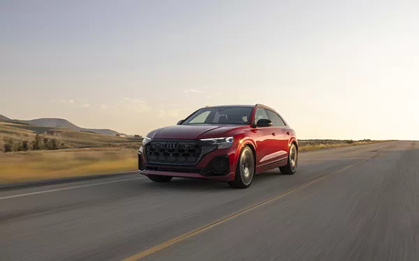 ���� ���������� Audi SQ8 TFSI quattro (Chili Red Metallic) US-spec - 2025
