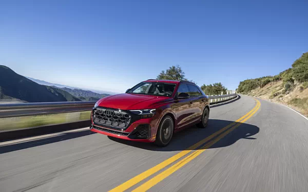 ���� ���������� Audi SQ8 TFSI quattro (Chili Red Metallic) US-spec - 2025