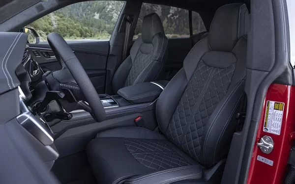 ���� ���������� Audi SQ8 TFSI quattro (Chili Red Metallic) US-spec - 2025