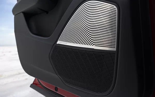 ���� ���������� Audi SQ8 TFSI quattro (Chili Red Metallic) US-spec - 2025