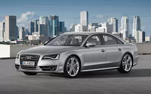   Audi S8 - 2011