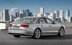   Audi S8 - 2011