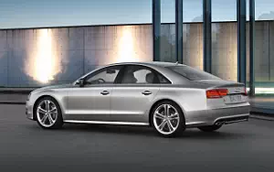   Audi S8 - 2011