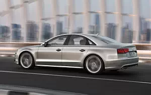   Audi S8 - 2011