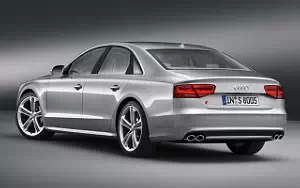   Audi S8 - 2011