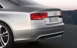   Audi S8 - 2011