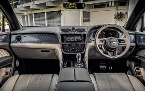   Bentley Bentayga Hybrid First Edition (Dragon Red) UK-spec - 2021