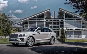   Bentley Bentayga Hybrid First Edition (Ghost White) UK-spec - 2021