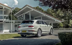   Bentley Bentayga Hybrid First Edition (Ghost White) UK-spec - 2021
