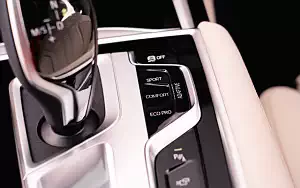  BMW 750i xDrive M Sport UK-spec - 2019