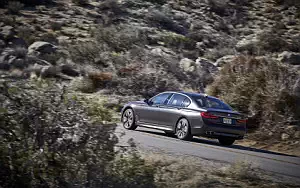   BMW M760i xDrive US-spec - 2017