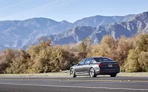   BMW M760i xDrive US-spec - 2017