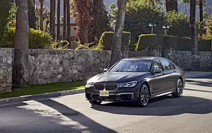   BMW M760i xDrive US-spec - 2017
