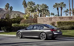  BMW M760i xDrive US-spec - 2017
