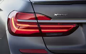   BMW M760i xDrive US-spec - 2017