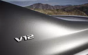   BMW M760i xDrive US-spec - 2017