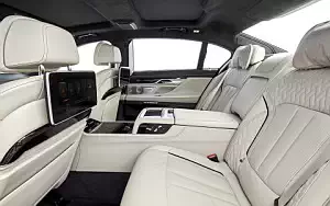   BMW M760i xDrive US-spec - 2017