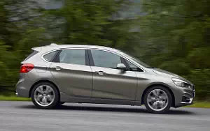  BMW 225i Active Tourer - 2014