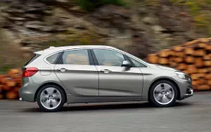   BMW 225i Active Tourer - 2014