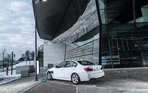   BMW 330e M Sport - 2016