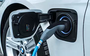   BMW 330e M Sport - 2016