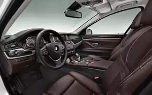   BMW 550i Touring Luxury Line- 2013