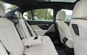   BMW 530e (Sophisto Grey Metallic) - 2023