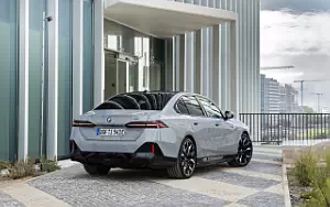   BMW i5 eDrive40 M Sport (Brooklyn Grey Metallic) - 2023