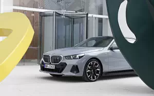   BMW i5 eDrive40 M Sport (Brooklyn Grey Metallic) - 2023
