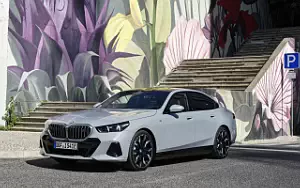   BMW i5 eDrive40 M Sport (Brooklyn Grey Metallic) - 2023